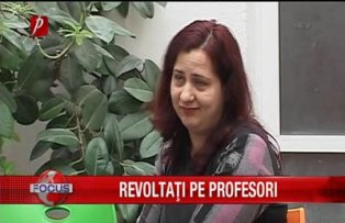 Revoltati pe profesori