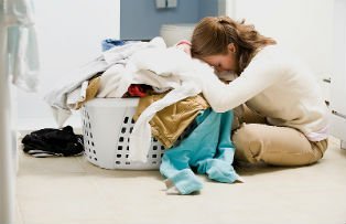 Stii sa speli corect hainele? Ce temperatura trebuie sa aiba apa in functie de materialul rufelor