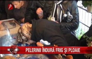 Pelerinii indura frig si ploaie