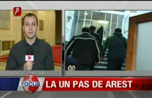 La un pas de arest