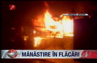 Manastire in flacari