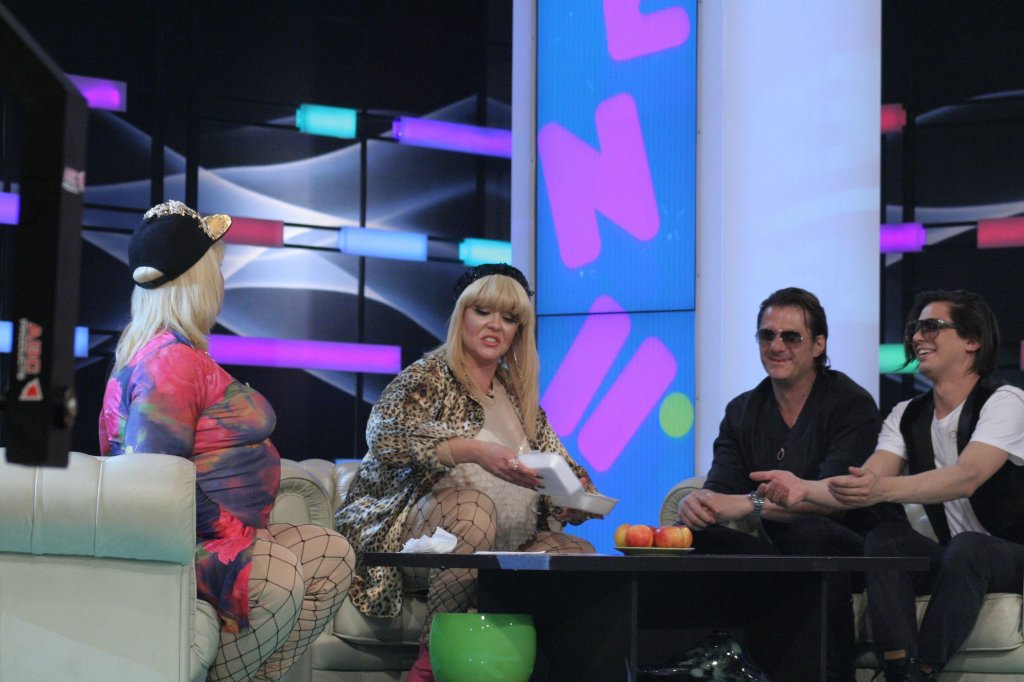 Marian Ionescu, pus la punct de două blonde