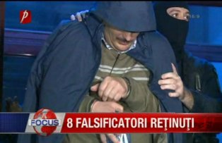 8 falsificatori retinuti