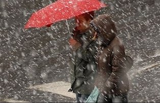 Alerta meteo: Ploi, intensificari ale vantului si ninsori la munte in urmatoarele 24 de ore