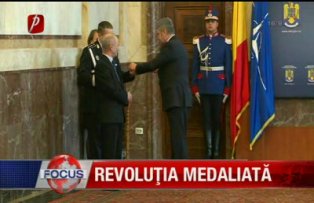 Revoluţia medaliată
