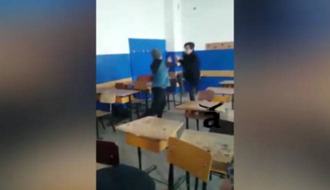 Bataie intr-o scoala din Constanta! Doi elevi s-au lovit mai ceva ca in ring