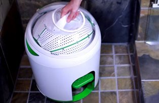Masina care iti spala hainele fara electricitate! Cum este posibil