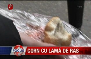 Corn cu lama de ras
