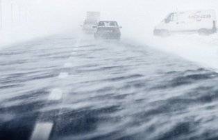 Meteorologii avertizeaza: ninsori abundente, ploi si viscol in weekend