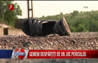 Gemeni despărţiţi de un joc periculos