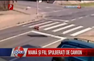 Mama si fiu spulberati de camion