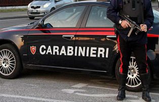 Tragedie in Italia. Un roman si-a injunghiat sotia, dupa care s-a sinucis