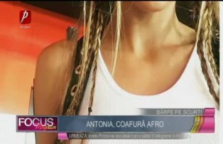 Antonia, coafură afro
