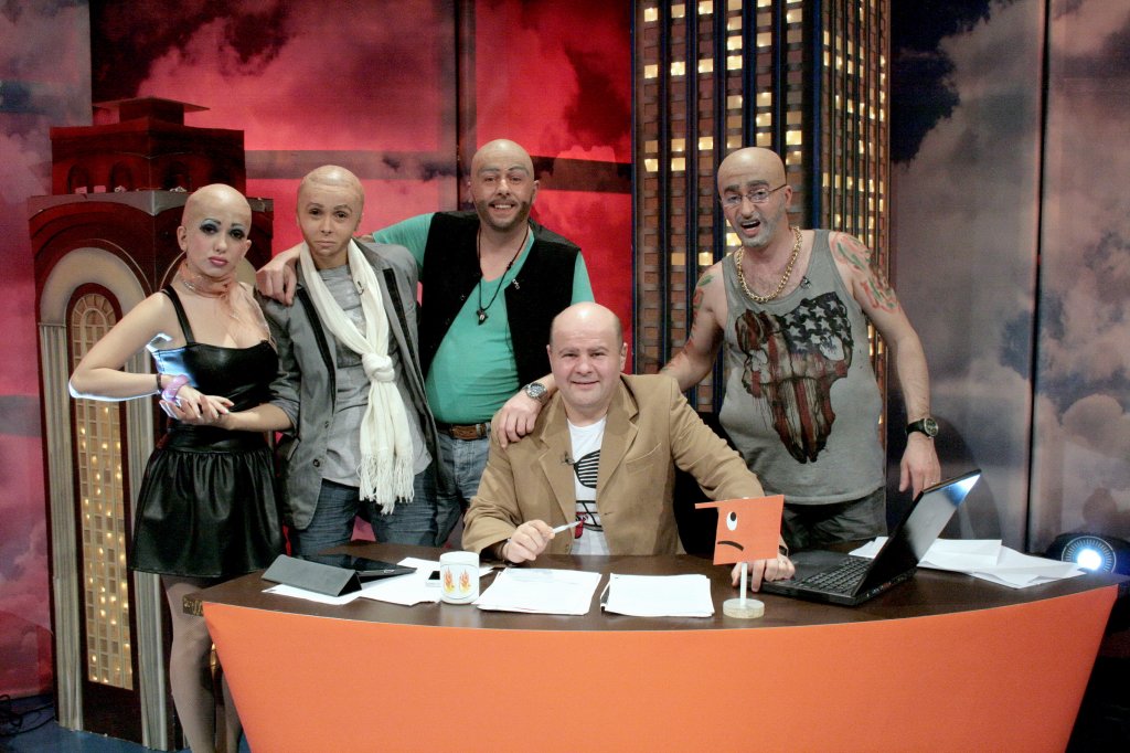 „Un show chelios”, o parodie cu capete luminate în roluri deteriorate