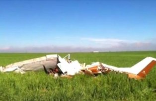 VIDEO / Moarte cumplita: s-au prabusit cu avionul in timp ce-si faceau selfie