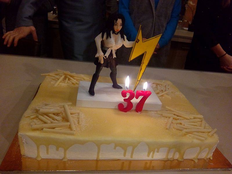 Livia Taloi alias Ema din Trăsniţii şi-a sărbătorit ziua de naştere pe platourile de filmare