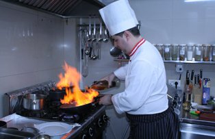 Petrişor Ghiţă, cină selectă la “Cireaşa de pe tort”