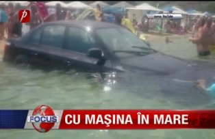 Cu masina in mare