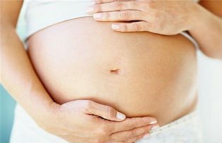 O eleva din Suceava si-a ascuns sarcina timp de sapte luni. Cum au aflat parintii