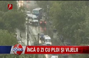 Încă o zi cu ploi şi vijeli