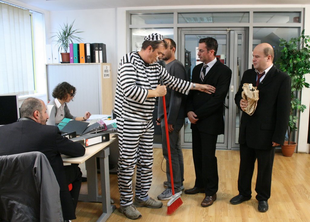 Felix Turnătorul a ajuns Măturătorul, la “Cronica Cârcotaşilor”