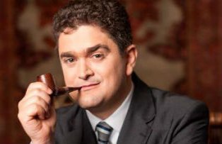 VIDEO / Theodor Paleologu, in ipostaze inedite. S-a filmat in pijamale, cu pisica in pat