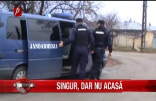 Singur, dar nu acasă