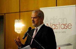 Adrian Năstase a răbufnit la adresa colegilor din PSD: „Am făcut puşcărie pentru un partid de idioţi!”