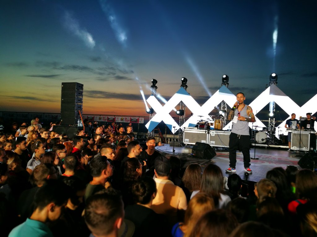 ProFM On Top a strans sute de mii de oameni in online si a umplut acoperisul Casei Poporului!