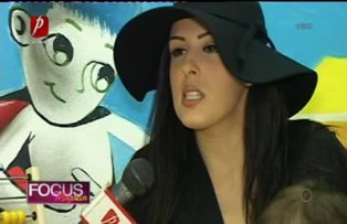 La doar doi ani, Riana, fiica Dianei Bişnicu, numără în limbi străine!