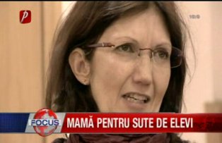 Mamă pentru sute de elevi