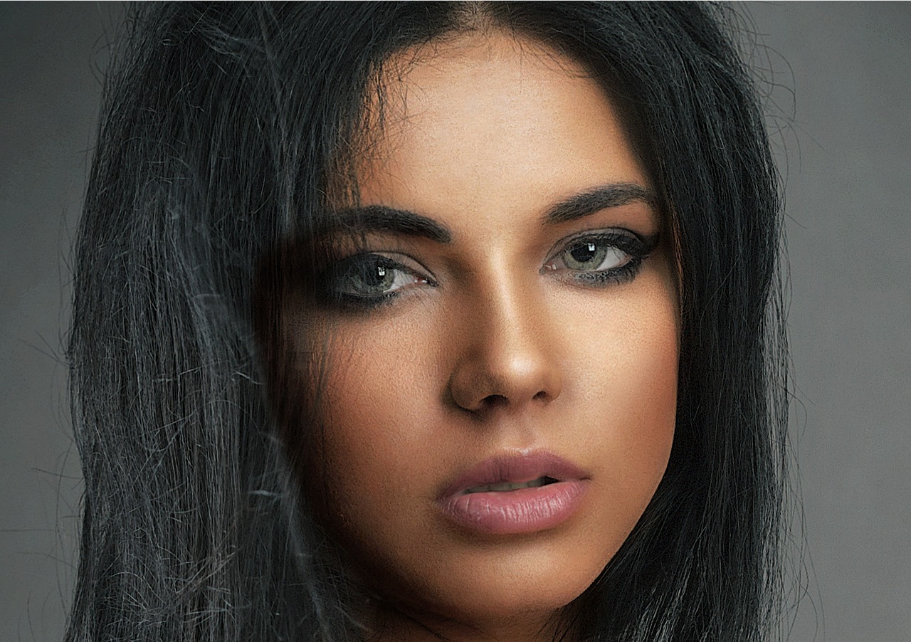 6 motive stupide pentru care barbatii prefera brunetele