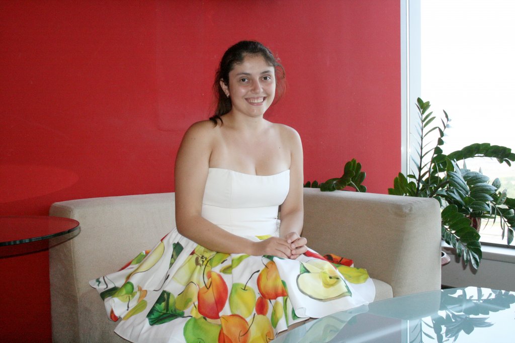 Anamaria Irina Morega a castigat o rochie creata de Doina Levintza