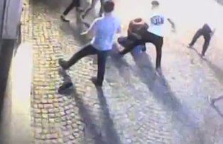 Atacatorul care a injunghiat un tanar din Centrul Vechi din Capitala a fost prins. Unde se ascundea