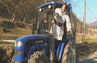 Denis Stefan e "Rambo de Rebrisoara". Nuntasii au fost surpinsi cand au vazut cu ce "masina" a venit