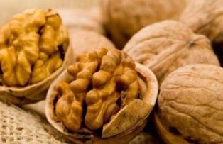 Miere si nuci, combinatia care are grija de sanatatea tiroidei