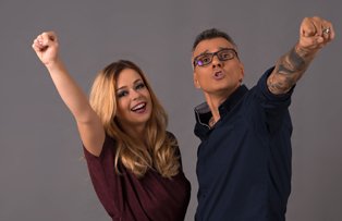 Agentii de voiaj Ioana si Hrubaru organizeaza excursii in Lumea lui Fratica!