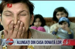 Alungati din casa donata lor