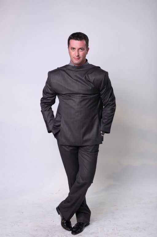 Dezbracatu’, prieten la catarama cu marii designeri de moda ai lumii