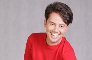 Un pisoi boem şi nişte căţei pupăcioşi sunt protagonişti la „Râzi şi câştigi”