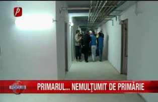 Primarul... nemultumit de primarie