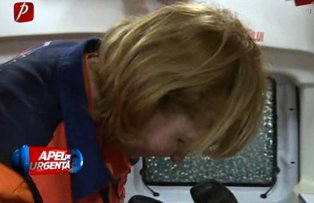 VIDEO / Cum le fac fata medicii de pe ambulanta oamenilor in stare de ebrietate: "Nu e voie. E frumos ce faci?"