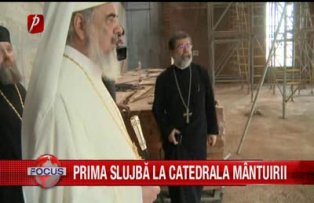 Prima slujba la Catedrala Mantuirii