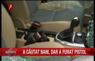 A cautat bani dar a furat pistol