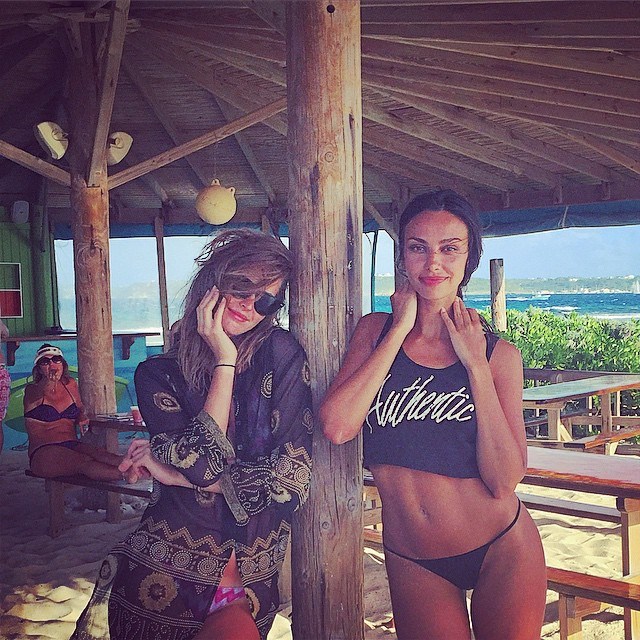 Madalina Ghenea s-a fotografiat in costum de baie! Cat de bine arata modelul