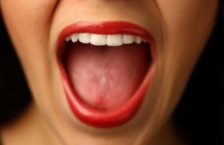 Afla daca ar trebui sa te îngrijoreze ca ai limba alba