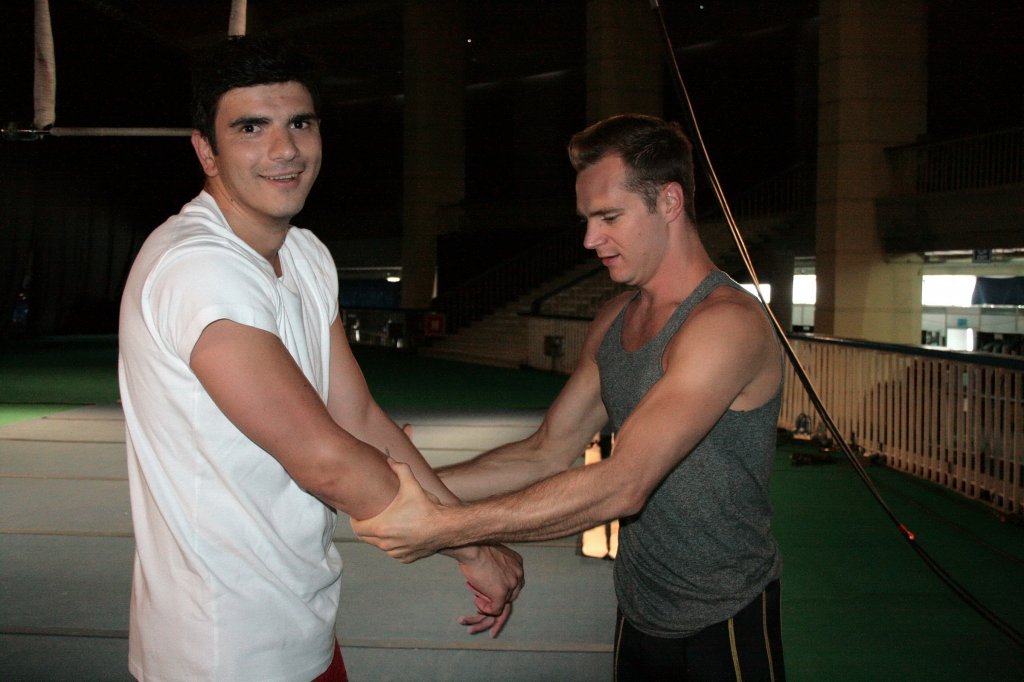 Alex Bogdan, acrobat la Cirque du Soleil