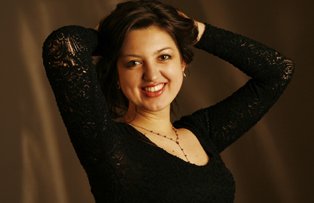 VIDEO / Povestea Alexandrei Dariescu, prima romanca invitata sa cante pe scena unde au evoluat Verdi, Frank Sinatra sau Beatles