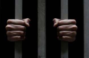 Poveste de viata: "M-am indragostit de un puscarias"