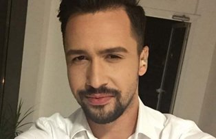 De nerecunoscut! Rebel si cu plete, asa arata Alexandru Constantin in urma cu aproape 10 ani